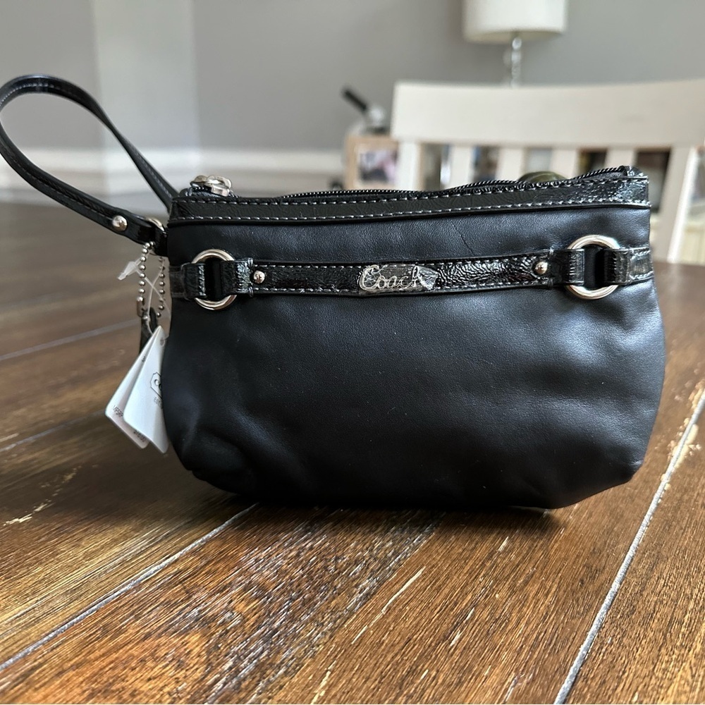 NWT coach wristlet - Picture 7 of 9